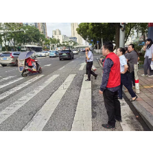 岳阳楼区司法局王家河司法所组织社区矫正对象参与交通文明劝导活动