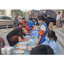 免费义诊进社区 健康关爱暖民心