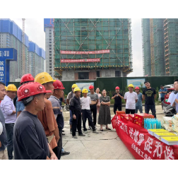 岳阳楼区：工伤保险进工地送清凉
