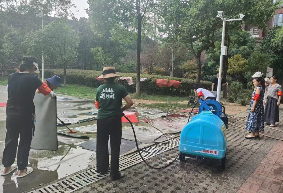 东升社区开展清洁地毯志愿服务活动