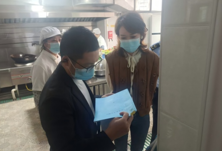 持续强化包保督导，筑牢食品安全防线