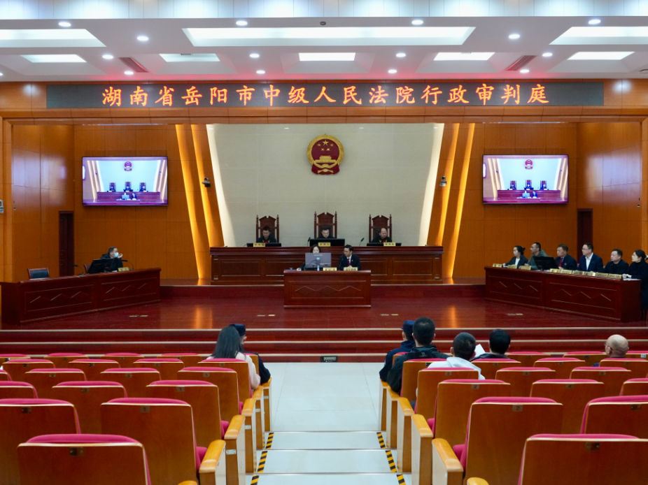 行政机关负责人出庭更出声——白再兴出庭应诉市中级人民法院一审行政诉讼案件