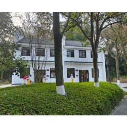 金鹗公园新地标:徽派小楼融汇游客服务与书香雅韵