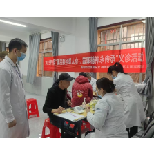 枫树岭社区开展2025年“便民服务暖人心，雷锋精神永传承”义诊活动