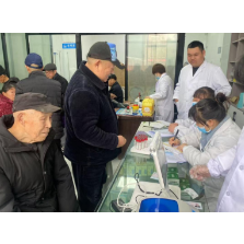 木里港管理处新元社区开展“免费体检送健康 贴心服务暖民心”志愿服务活动