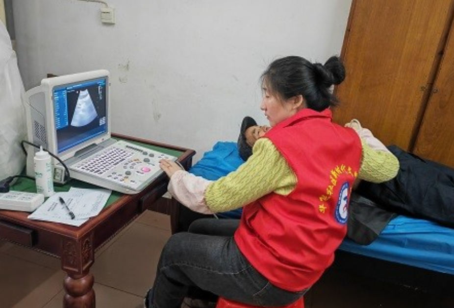 携手关爱老人健康，共筑社区温暖防线