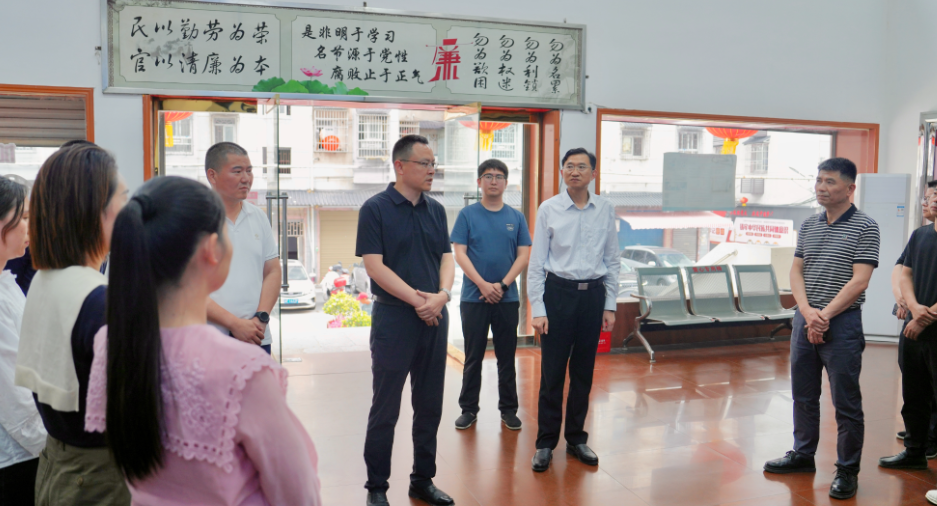 白再兴走访慰问奋战旅发大会一线工作人员