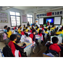 看！小学生们的垃圾分类普及课
