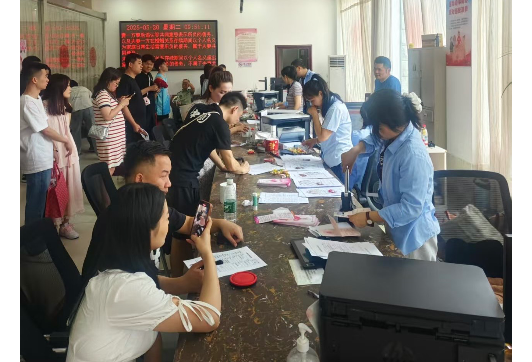 “5·20”甜蜜来袭!我区婚姻登记迎来高峰