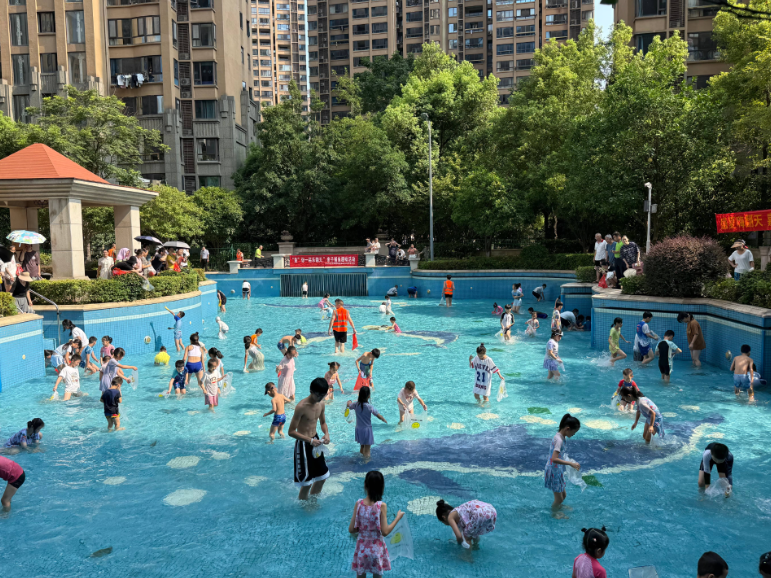 亲子齐上阵   "鱼"你一起乐翻天