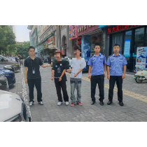 暗夜较量：岳阳楼公安速破拉车门盗窃案