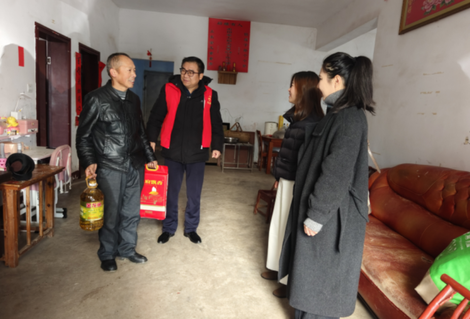 喜迎新春 暖心“五惠”丨情暖寒冬，爱满社区！新元社区走访慰问困难群众与高龄老人