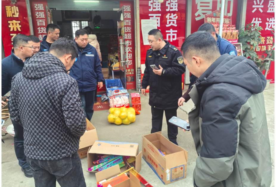 喜迎新春 暖心“五惠”丨雷霆出击清炮源 护航平安团圆年——康王乡开展春节前烟花爆竹集中清剿行动