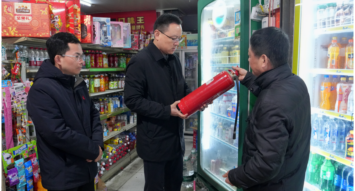 白再兴督导春节前安全生产和禁炮工作