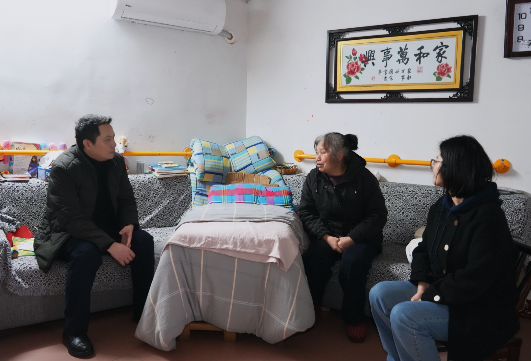 岳阳楼区开展走访慰问道德模范与身边好人活动