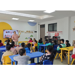 当“学雷锋月”遇上妇女节，孩子们这样传递爱与温暖
