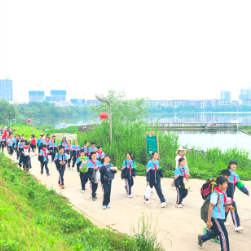 剪刀池社区：亲子徒步东风湖“寻根润心 碧水同行”