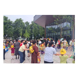 东风湖社区：亲近自然庆六一 温情相伴趣研学
