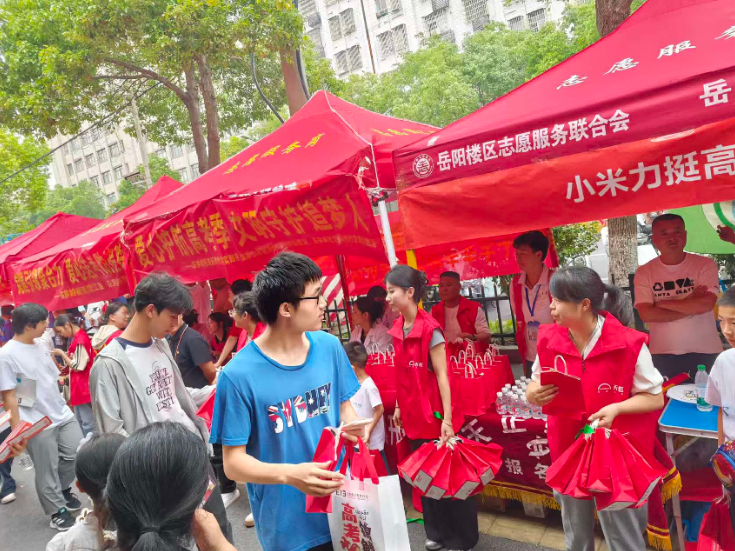 岳阳楼区广泛开展“文明护航 助力高考”文明实践活动 用心用情守护逐梦学子征程