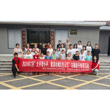 芋头田社区开展“大手牵小手,重温老城红色记忆“”亲子参观活动