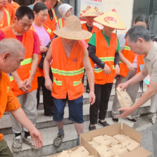 夏日送清凉 情系环卫工