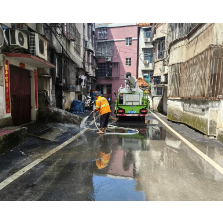 暴雨清淤护民生 环卫全力保路畅——区环卫中心开展雨后清淤排涝工作