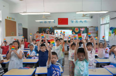 锦旗见证 童声致谢——岳阳楼区“共青团·伙伴计划”托管班获家长暖心点赞