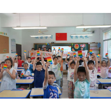 锦旗见证 童声致谢——岳阳楼区“共青团·伙伴计划”托管班获家长暖心点赞