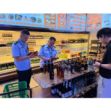 多部门联动突击夜查 岳阳楼区严守娱乐场所食品安全防线
