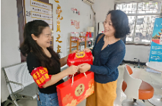 情暖中秋送温暖 关爱相伴慰人心——东升社区开展中秋慰问失独家庭活动
