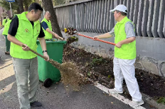 迎中秋庆国庆 清洁家园美环境——铁路社区开展环境卫生大扫除活动