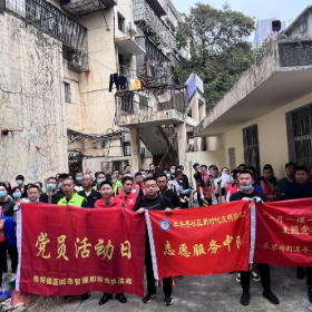 年丰巷社区开展爱国卫生大扫除党员活动