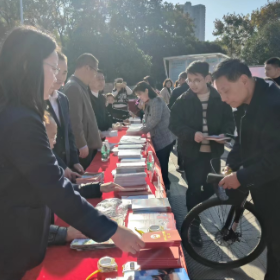 岳阳楼区司法局： 开展“宪法宣传周”集中宣传活动，以宪法精神凝心聚力