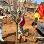 王家河岸“绿精灵”小萌娃植树护河超可爱！