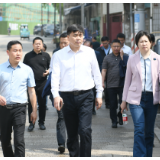 曾平原专题调研老旧小区改造工作