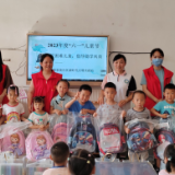 关爱困难儿童 倡导助学风尚