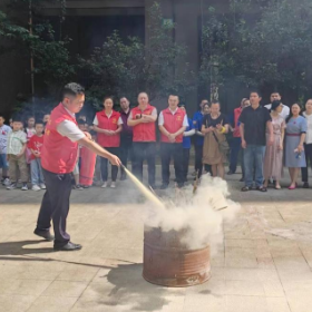 佘家垅社区：“人人讲安全 个个会应急”安全生产月消防演练活动