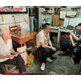 五里牌街道社区卫生服务中心-为党旗增辉，为百姓办事  扶贫慰问送温暖  浓浓关怀暖人心
