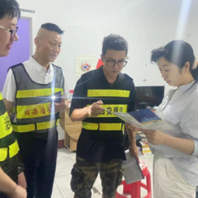 连云路社区开展“敲门行动”排查燃气安全隐患