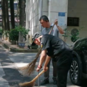 爱国卫生活动 党员立刻行动