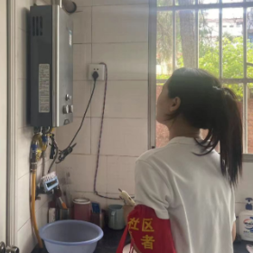 南岳社区开展燃气安全“敲门行动”