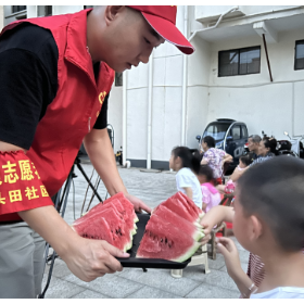 芋头田社区:红色电影进夜市 点亮居民夜生活