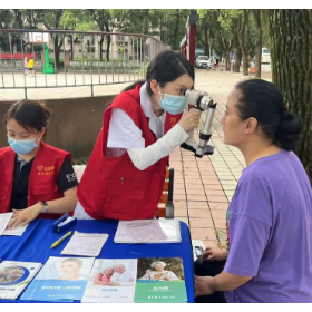 岳阳楼区北环路社区开展“口腔眼科检查进社区”义诊活动