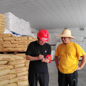 骆家坡社区：消防巡查护安宁