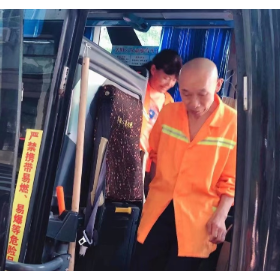 关爱环卫工人 健康体检暖人心