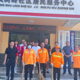 枫树岭社区开展“卫生环境大扫除 倡导文明健康生活方式”主题活动