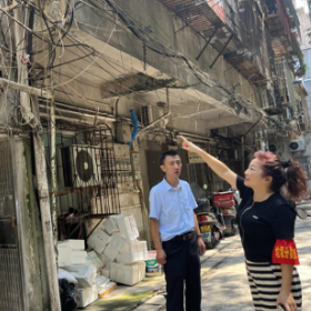 岳阳楼区：志愿者“扫楼”在行动 助力文明社区建设
