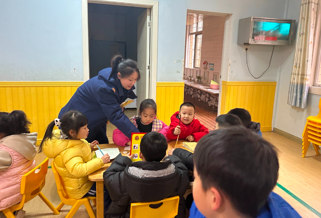 萌娃快乐过寒假，消防安全“不放假”