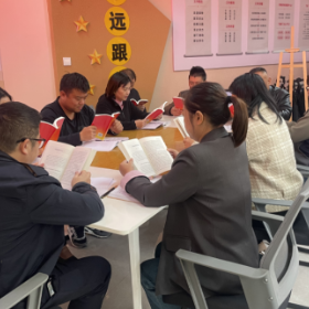 芋头田社区党委：强化党的理论学习 凝聚社区党建合力