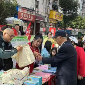 岳阳楼区:守护养老金专项行动进社区